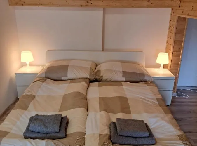 Ellen's - Air Conditioning, Free Parking * Pressburg